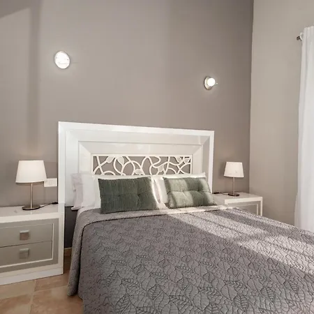 Villa Vanesa Luxury Private With A Heated Pool, 4 Bedrooms And 4 Bathrooms