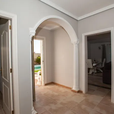 Vanesa Luxury Private With A Heated Pool, 4 Bedrooms And 4 Bathrooms *