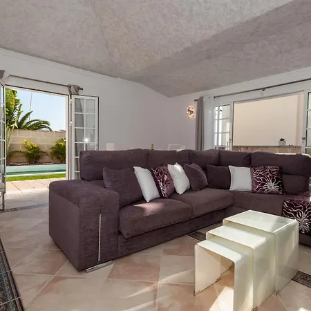 Vanesa Luxury Private With A Heated Pool, 4 Bedrooms And 4 Bathrooms Villa