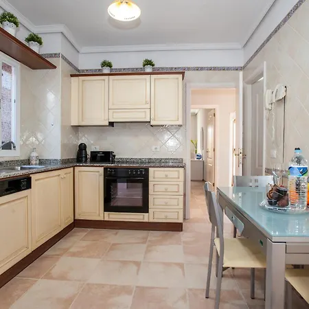 Villa Vanesa Luxury Private With A Heated Pool, 4 Bedrooms And 4 Bathrooms Costa Adeje (Tenerife)