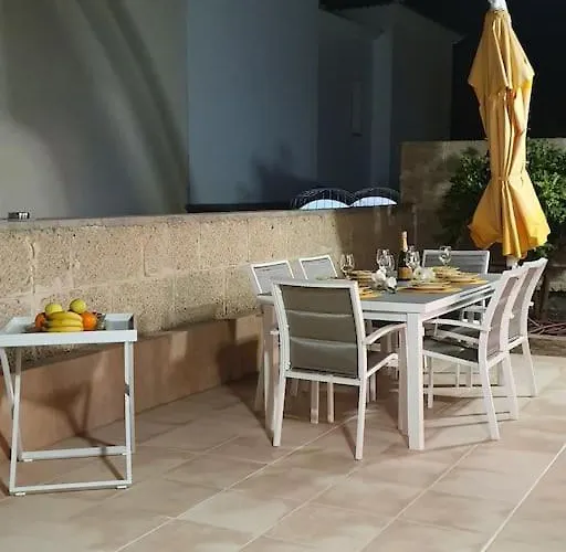 Villa Vanesa Luxury Private With A Heated Pool, 4 Bedrooms And 4 Bathrooms Costa Adeje (Tenerife)