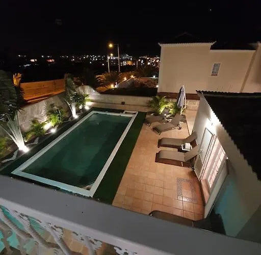 Villa Vanesa Luxury Private With A Heated Pool, 4 Bedrooms And 4 Bathrooms *